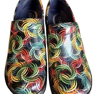 Women’s size 6m Klogs Footwear